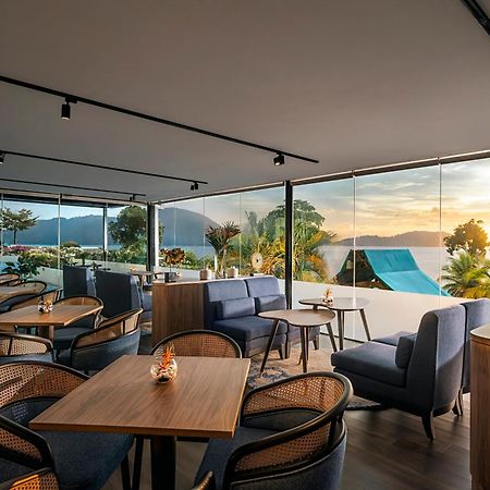 Doubletree By Hilton Damai Laut Hotell Lumut Exteriör bild