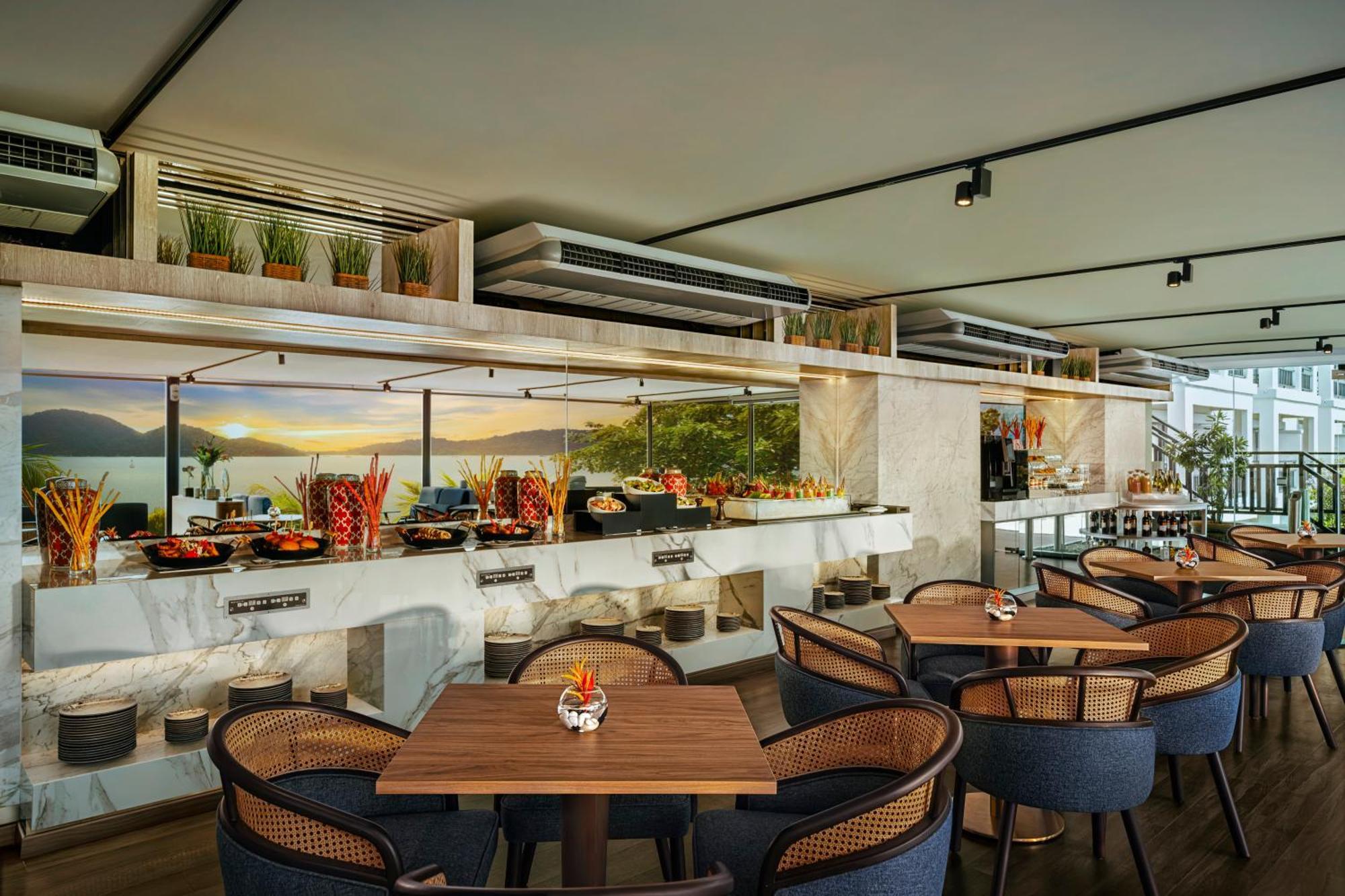 Doubletree By Hilton Damai Laut Hotell Lumut Exteriör bild