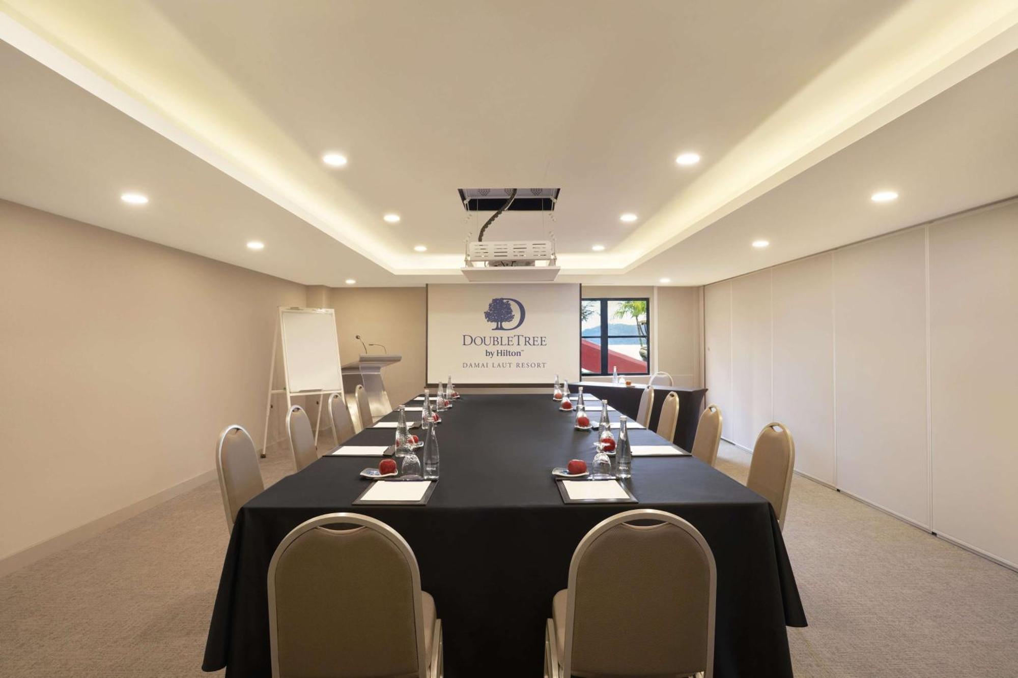 Doubletree By Hilton Damai Laut Hotell Lumut Exteriör bild