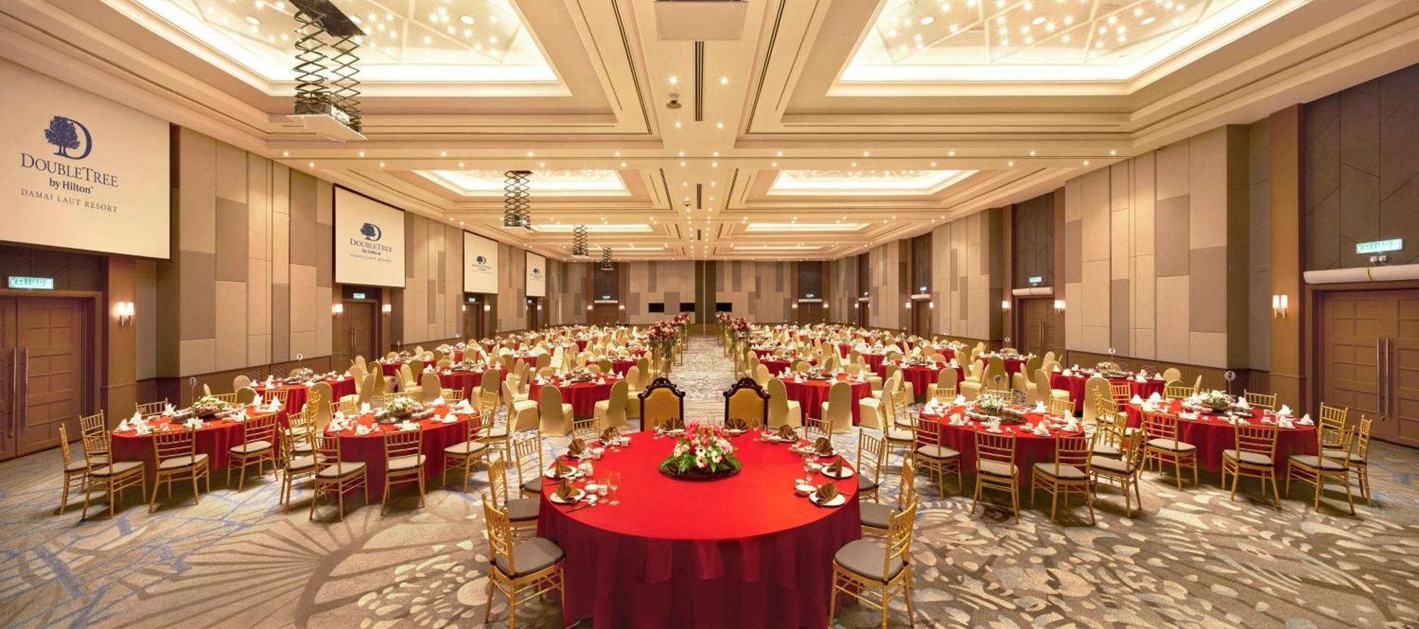 Doubletree By Hilton Damai Laut Hotell Lumut Exteriör bild