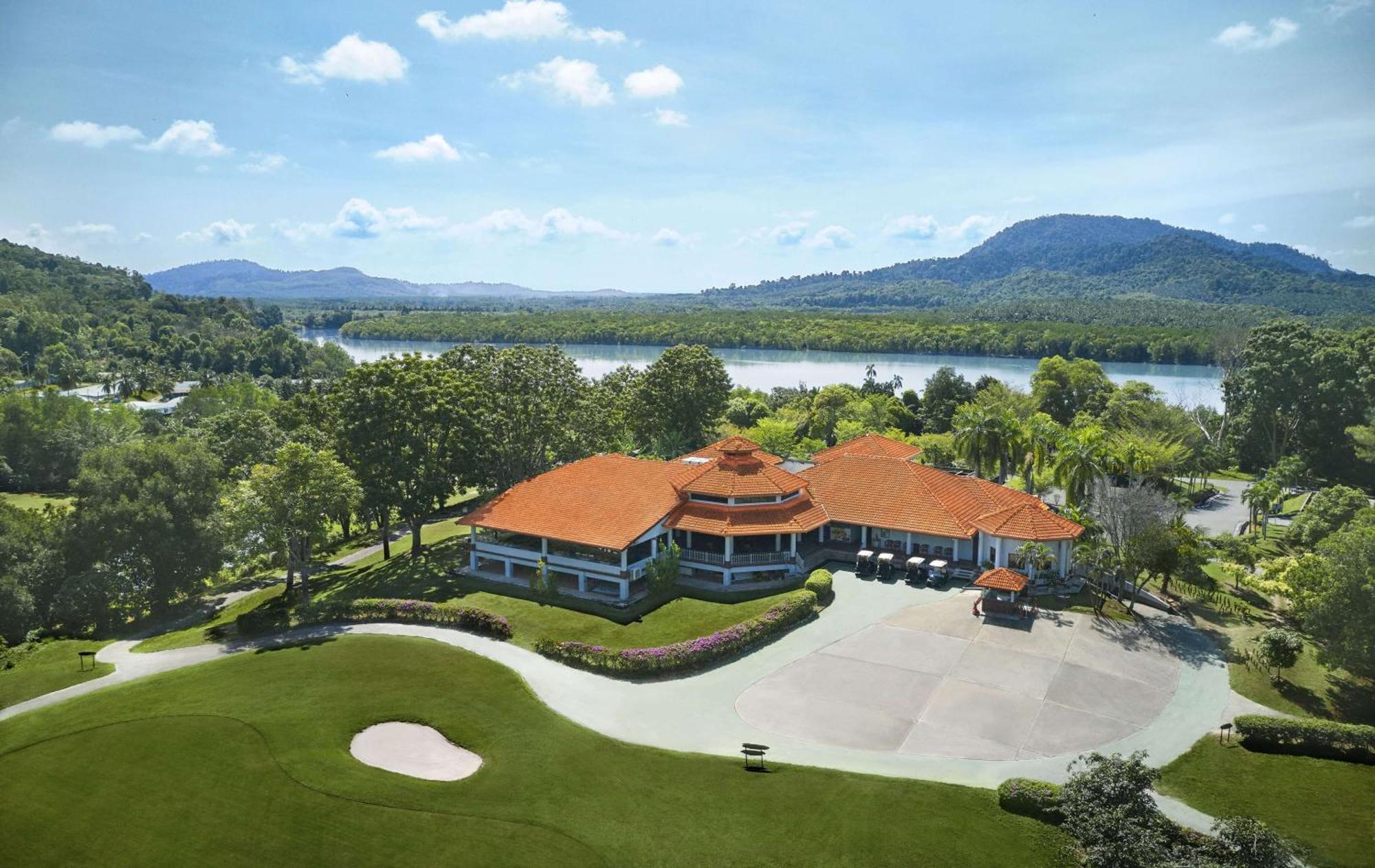 Doubletree By Hilton Damai Laut Hotell Lumut Exteriör bild