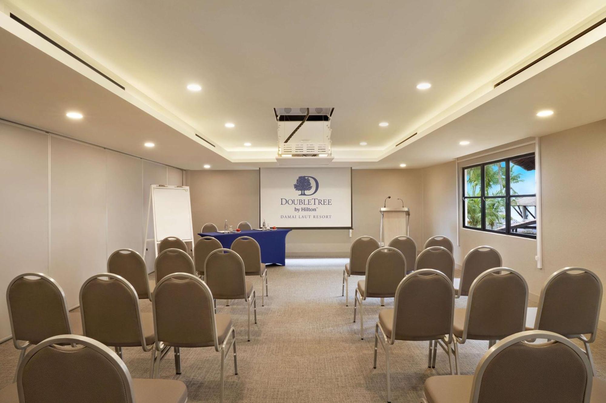 Doubletree By Hilton Damai Laut Hotell Lumut Exteriör bild