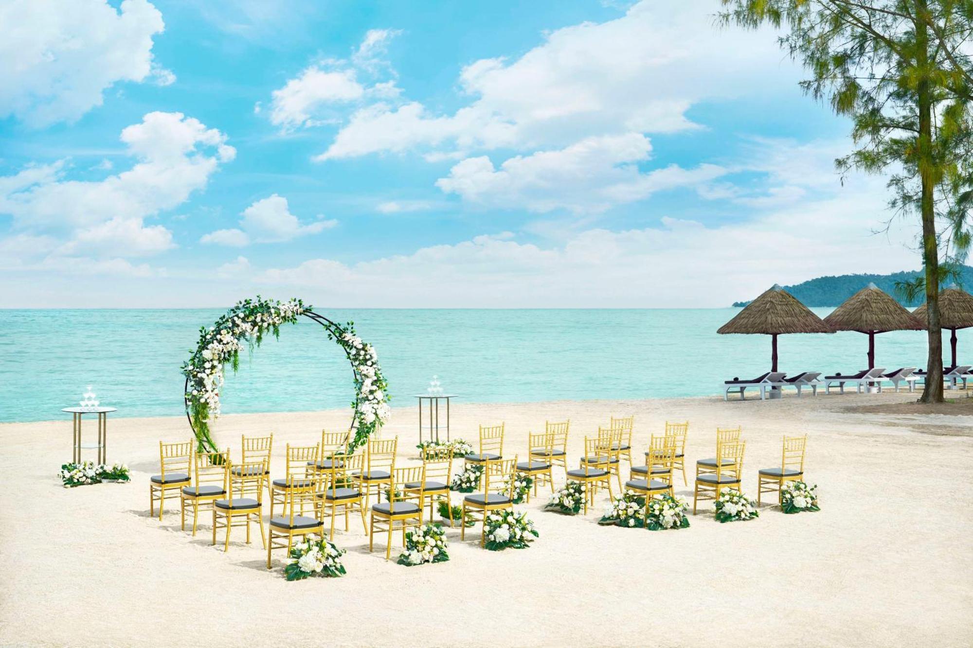 Doubletree By Hilton Damai Laut Hotell Lumut Exteriör bild