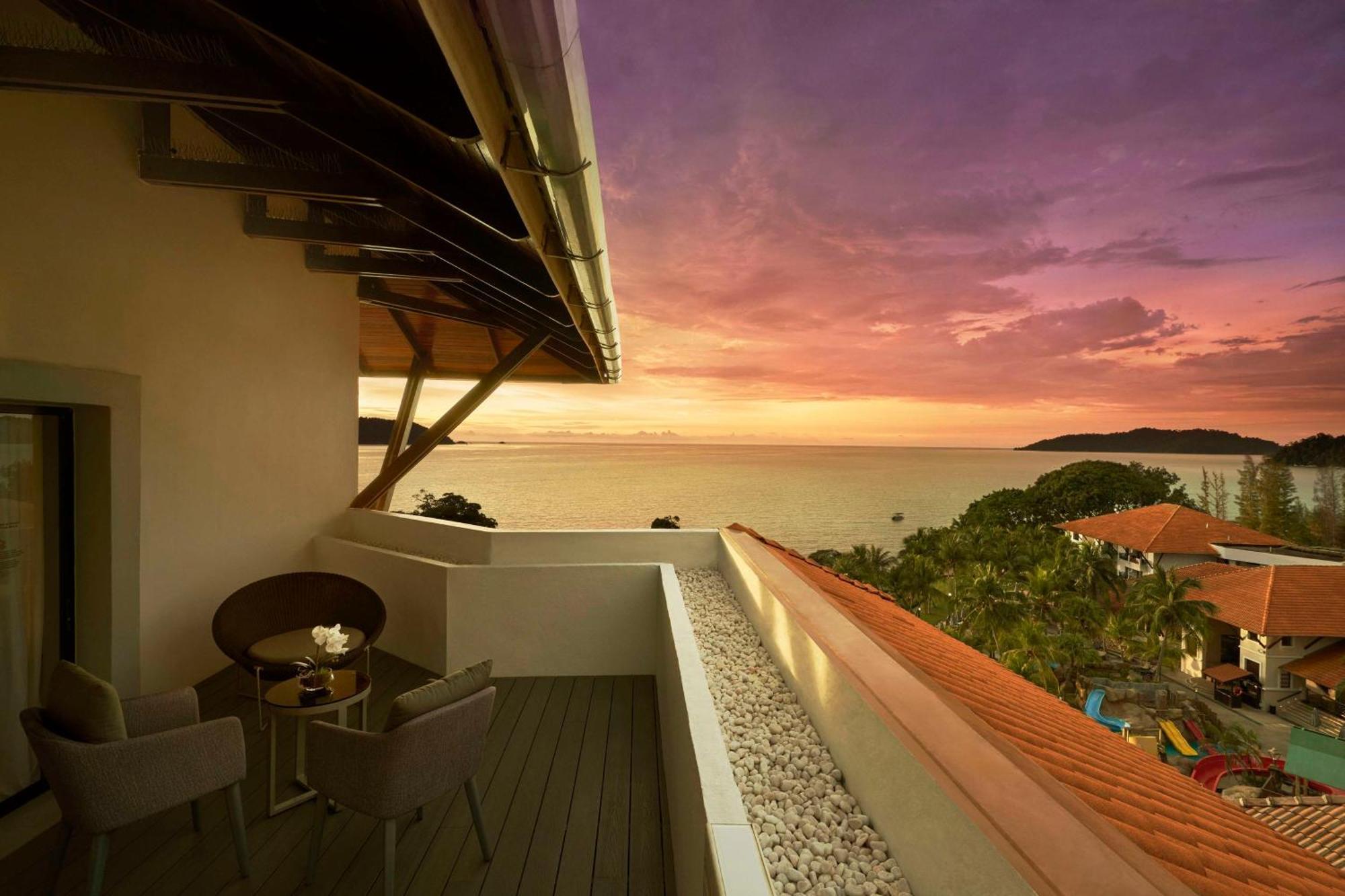 Doubletree By Hilton Damai Laut Hotell Lumut Exteriör bild