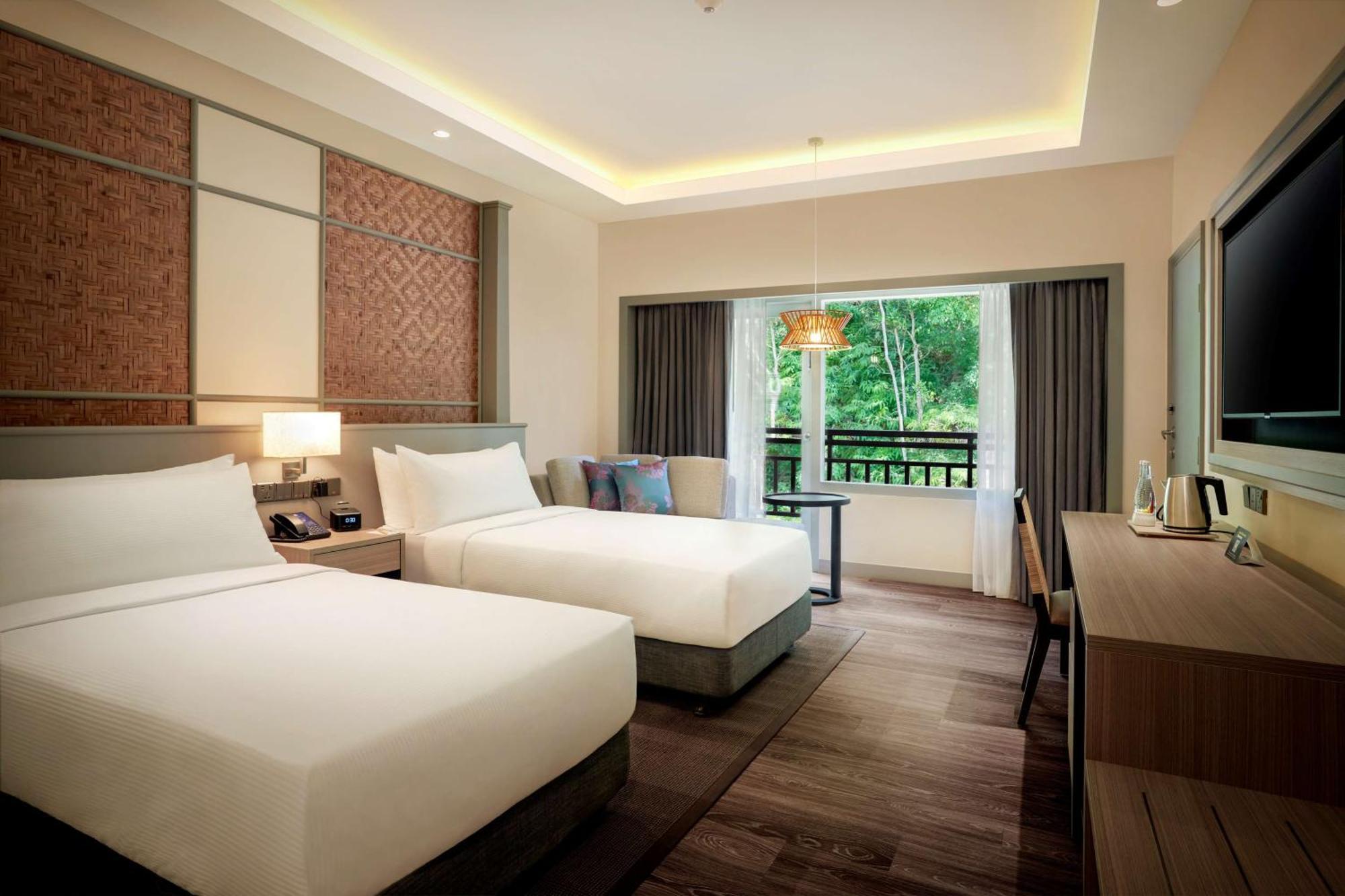 Doubletree By Hilton Damai Laut Hotell Lumut Exteriör bild