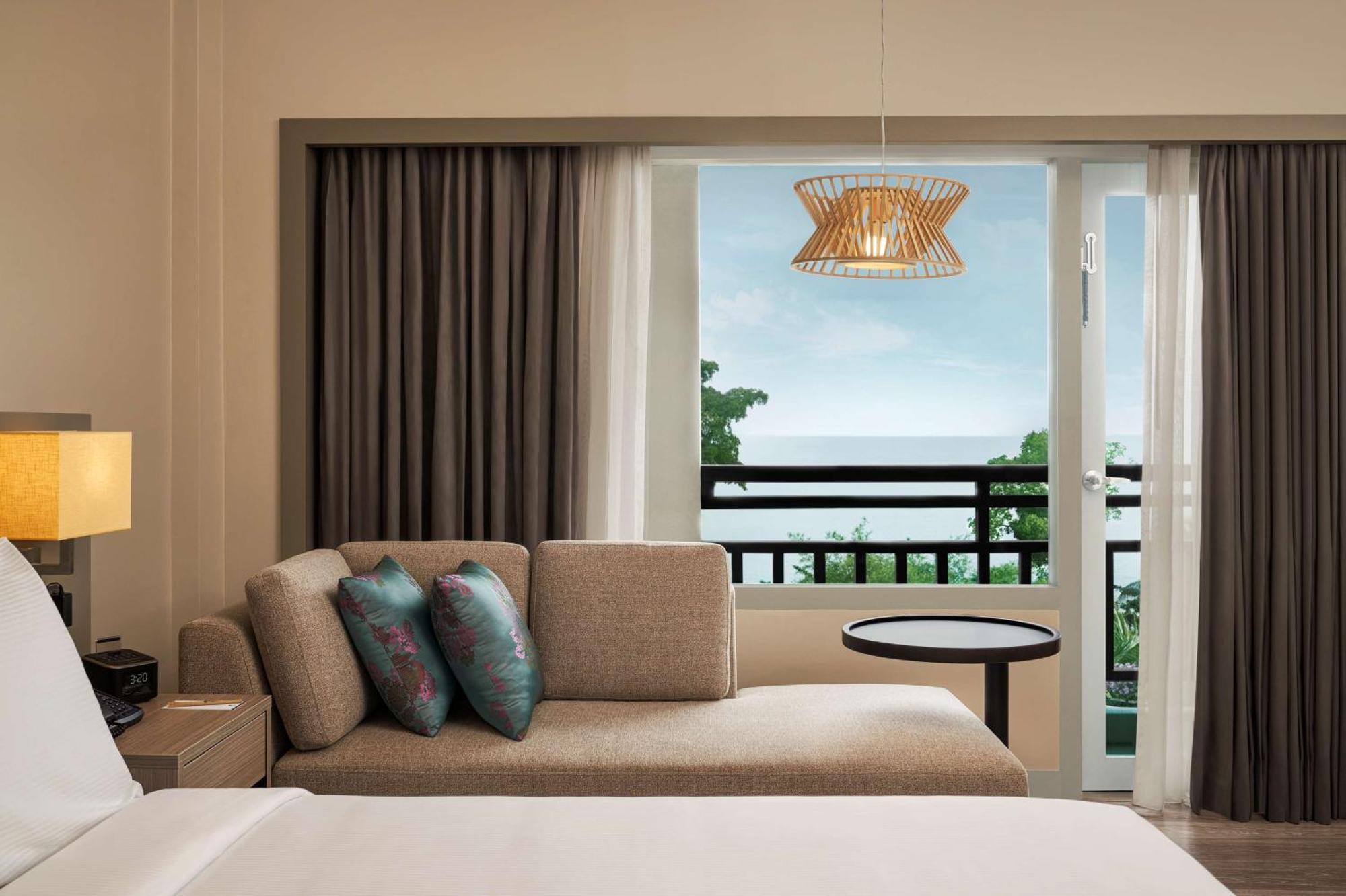 Doubletree By Hilton Damai Laut Hotell Lumut Exteriör bild