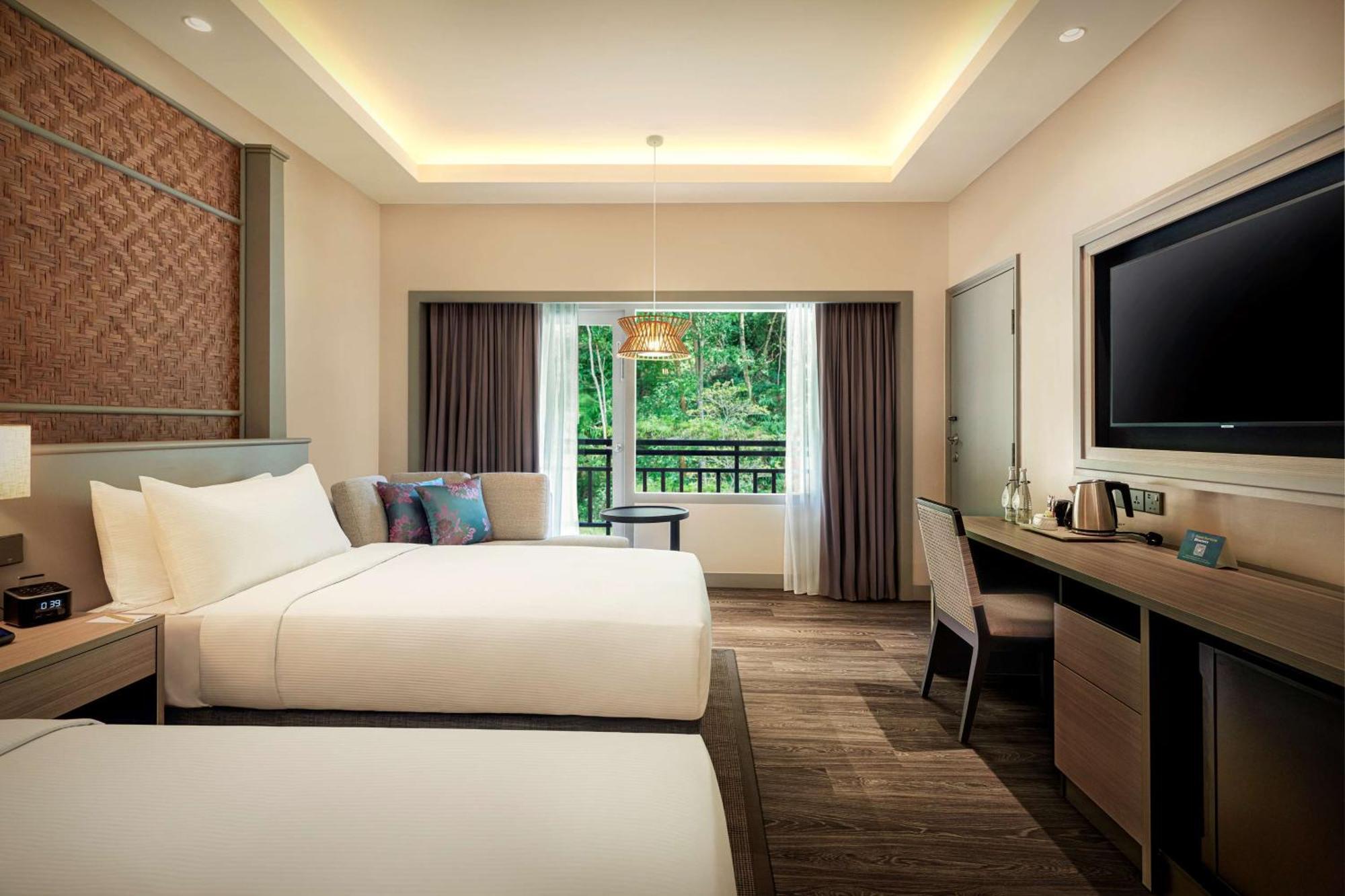 Doubletree By Hilton Damai Laut Hotell Lumut Exteriör bild