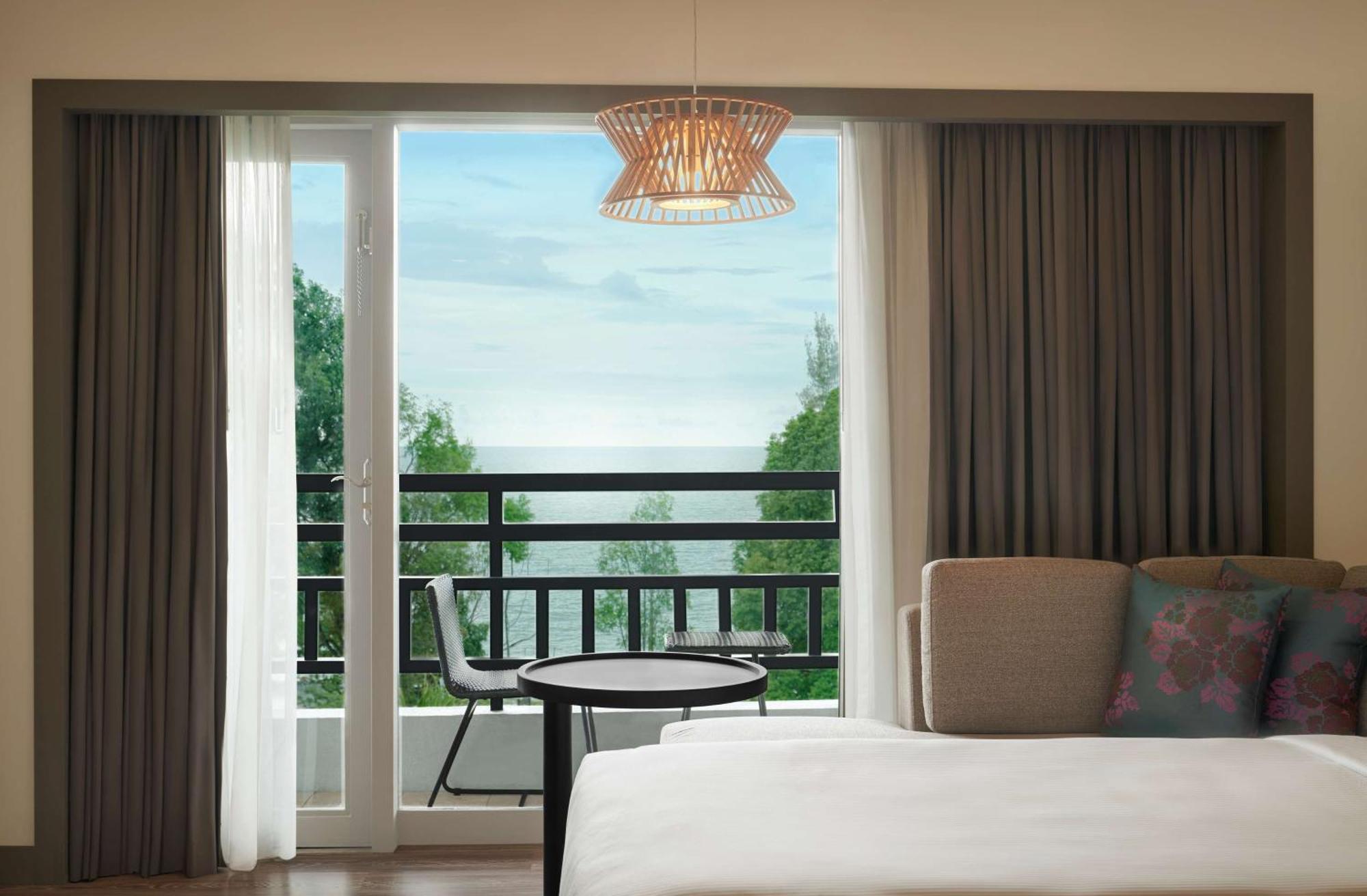 Doubletree By Hilton Damai Laut Hotell Lumut Exteriör bild