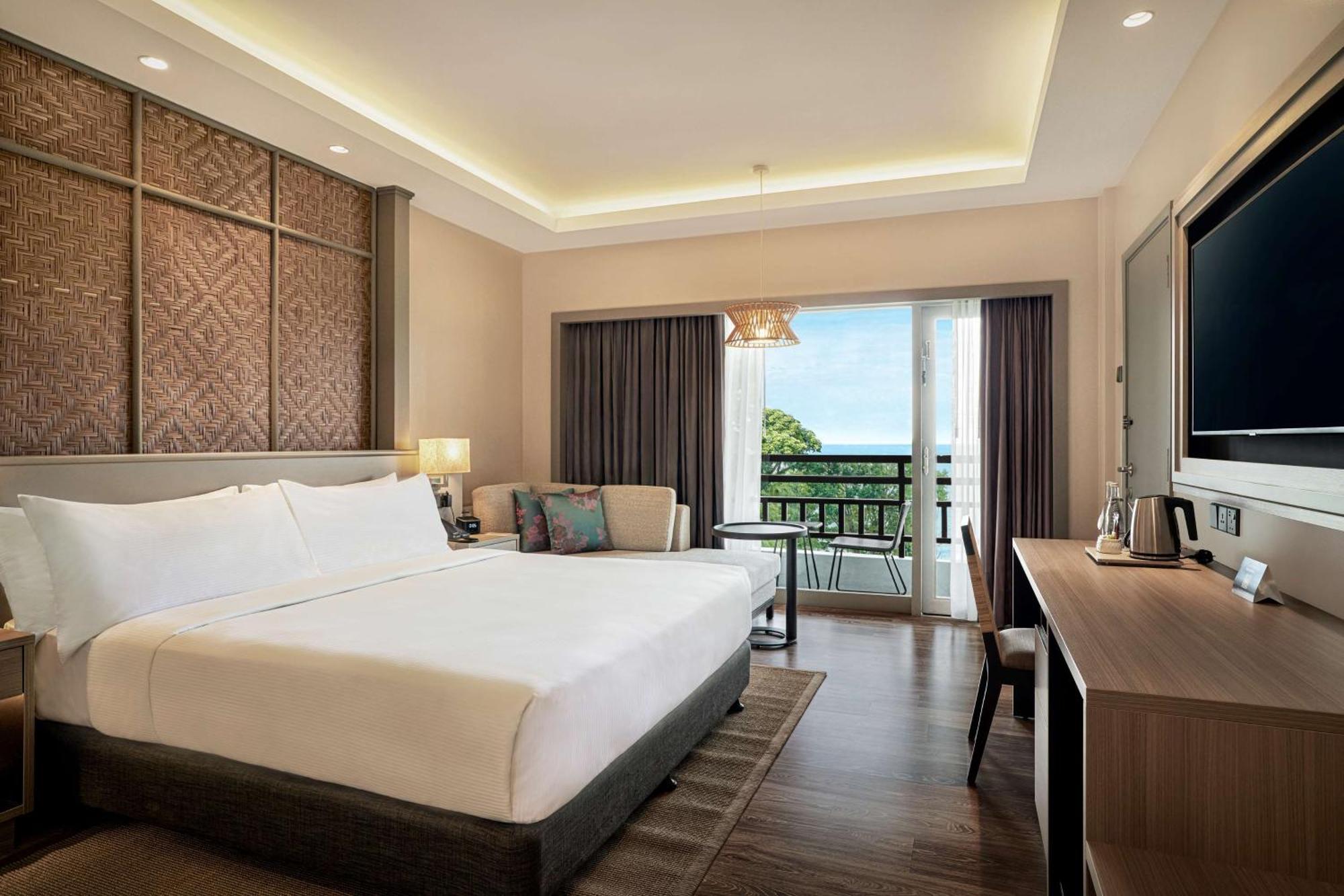 Doubletree By Hilton Damai Laut Hotell Lumut Exteriör bild