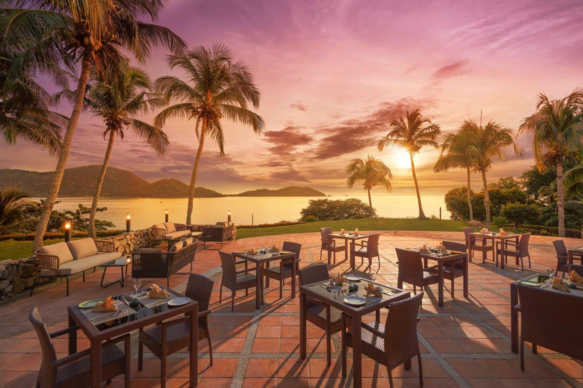 Doubletree By Hilton Damai Laut Hotell Lumut Exteriör bild