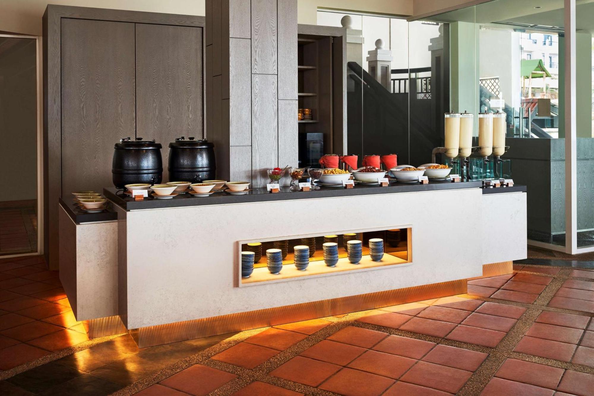 Doubletree By Hilton Damai Laut Hotell Lumut Exteriör bild
