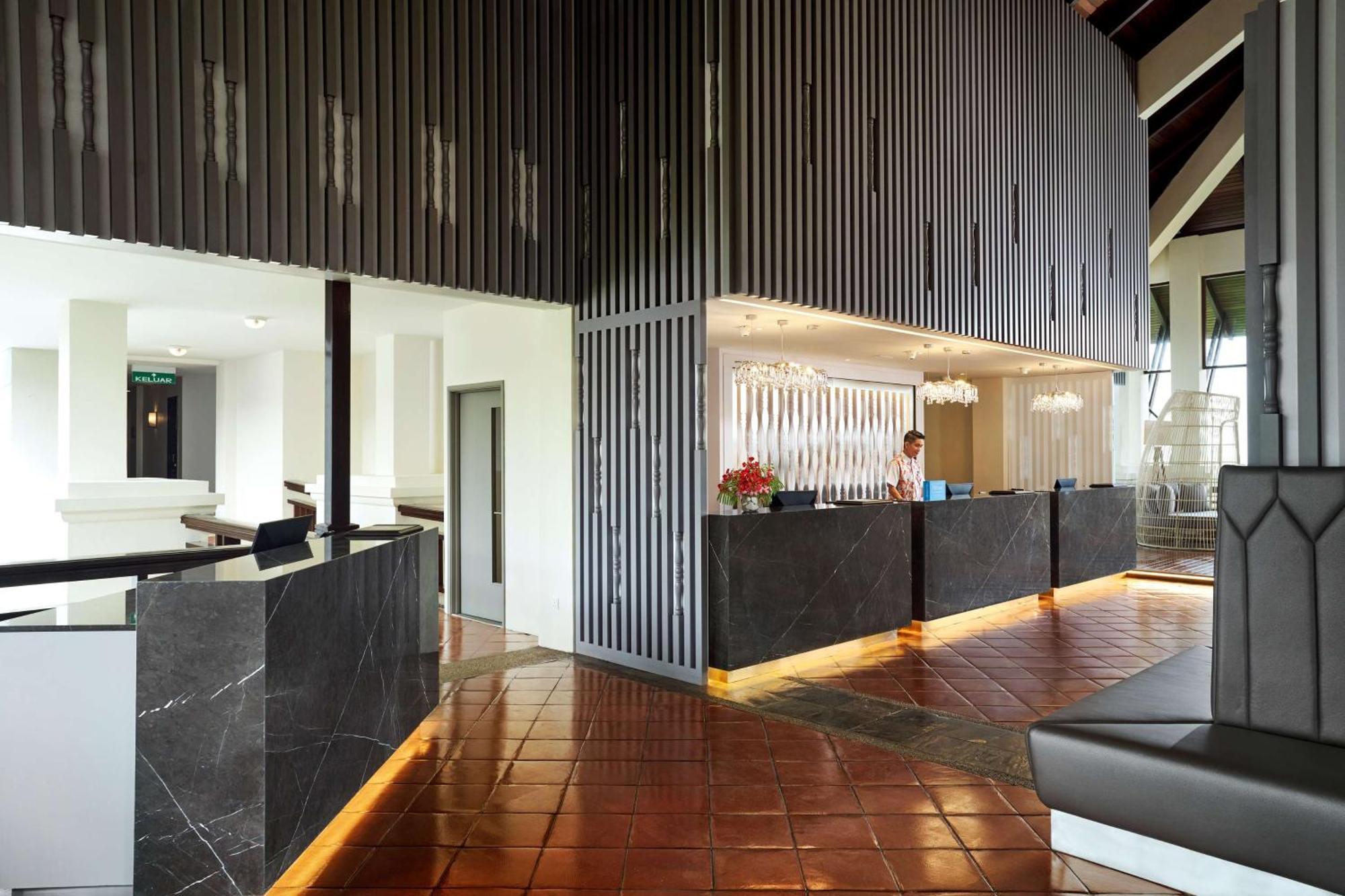 Doubletree By Hilton Damai Laut Hotell Lumut Exteriör bild