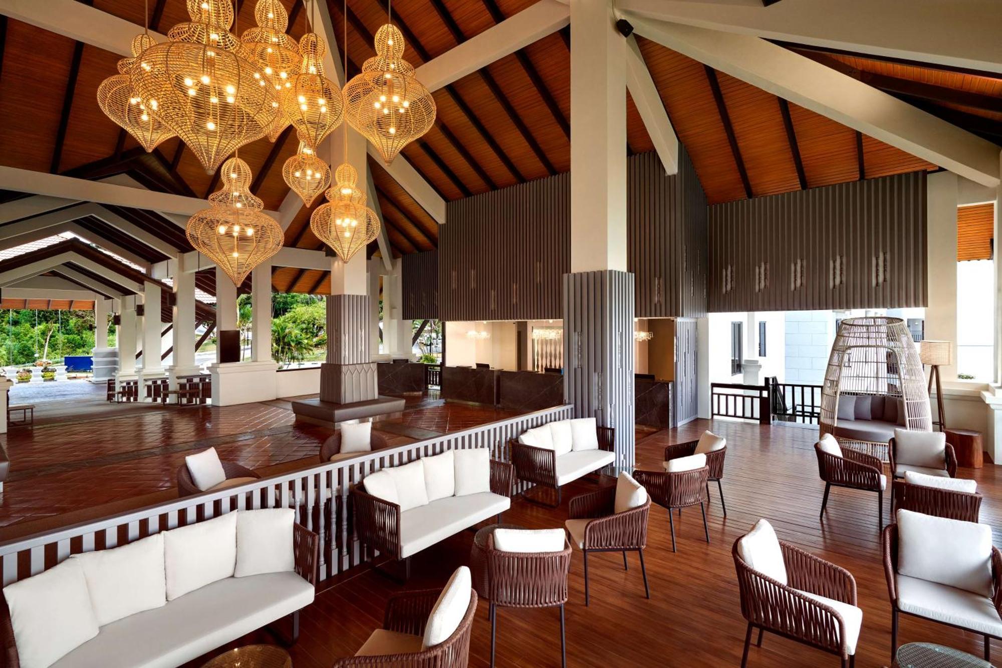Doubletree By Hilton Damai Laut Hotell Lumut Exteriör bild