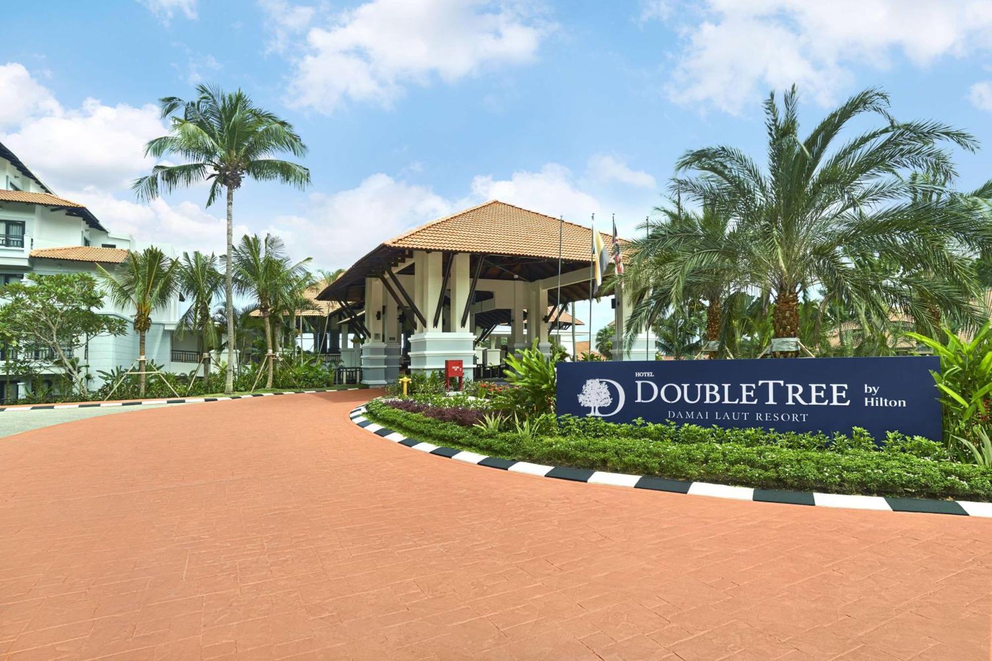 Doubletree By Hilton Damai Laut Hotell Lumut Exteriör bild