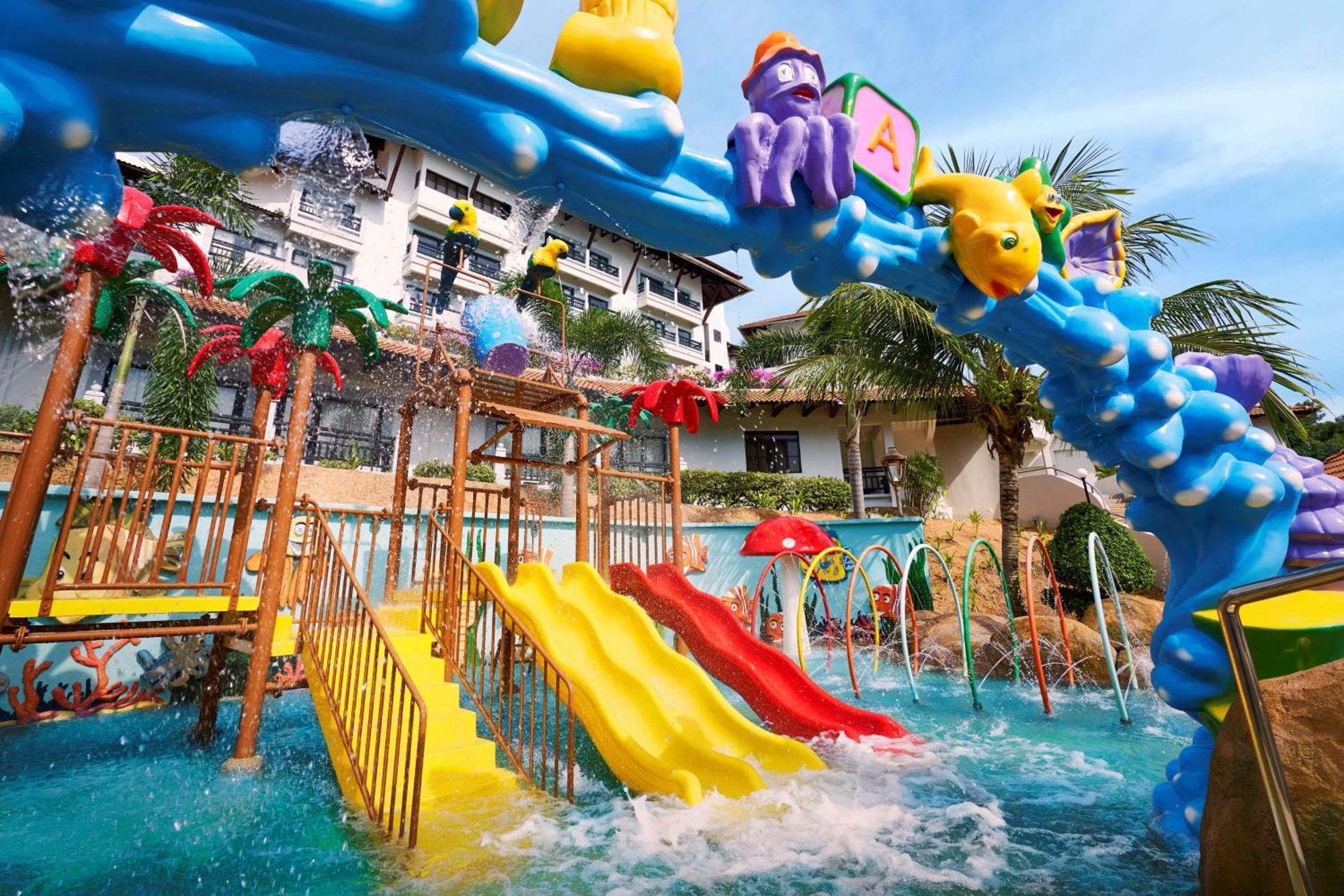 Doubletree By Hilton Damai Laut Hotell Lumut Exteriör bild