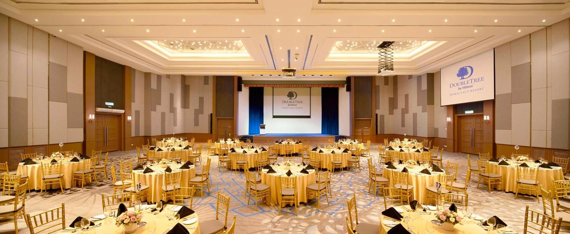 Doubletree By Hilton Damai Laut Hotell Lumut Exteriör bild